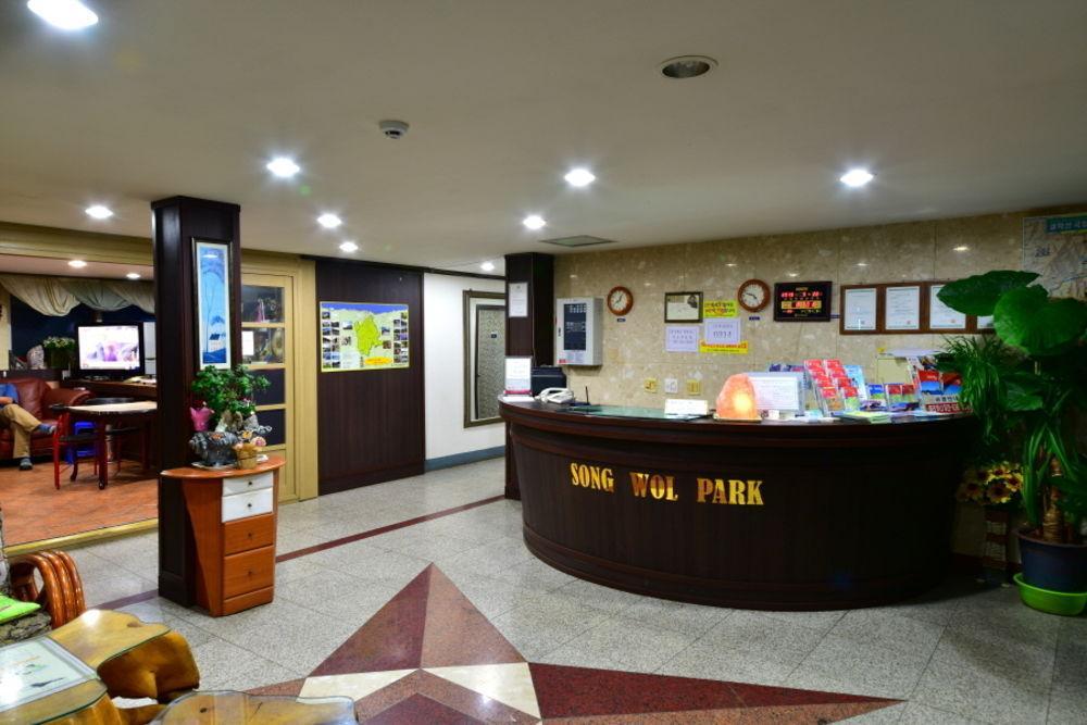 Motel Songwol Park Sokcho Exterior foto